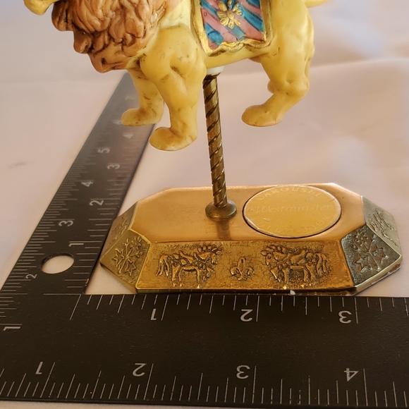Lion Westminster Carousel Collection - Picture 8 of 9